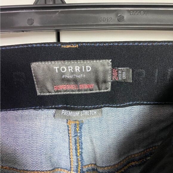 Torrid Bombshell Skinny Straight Leg Blue Jeans with Pockets stretchy size 24 - Picture 12 of 12